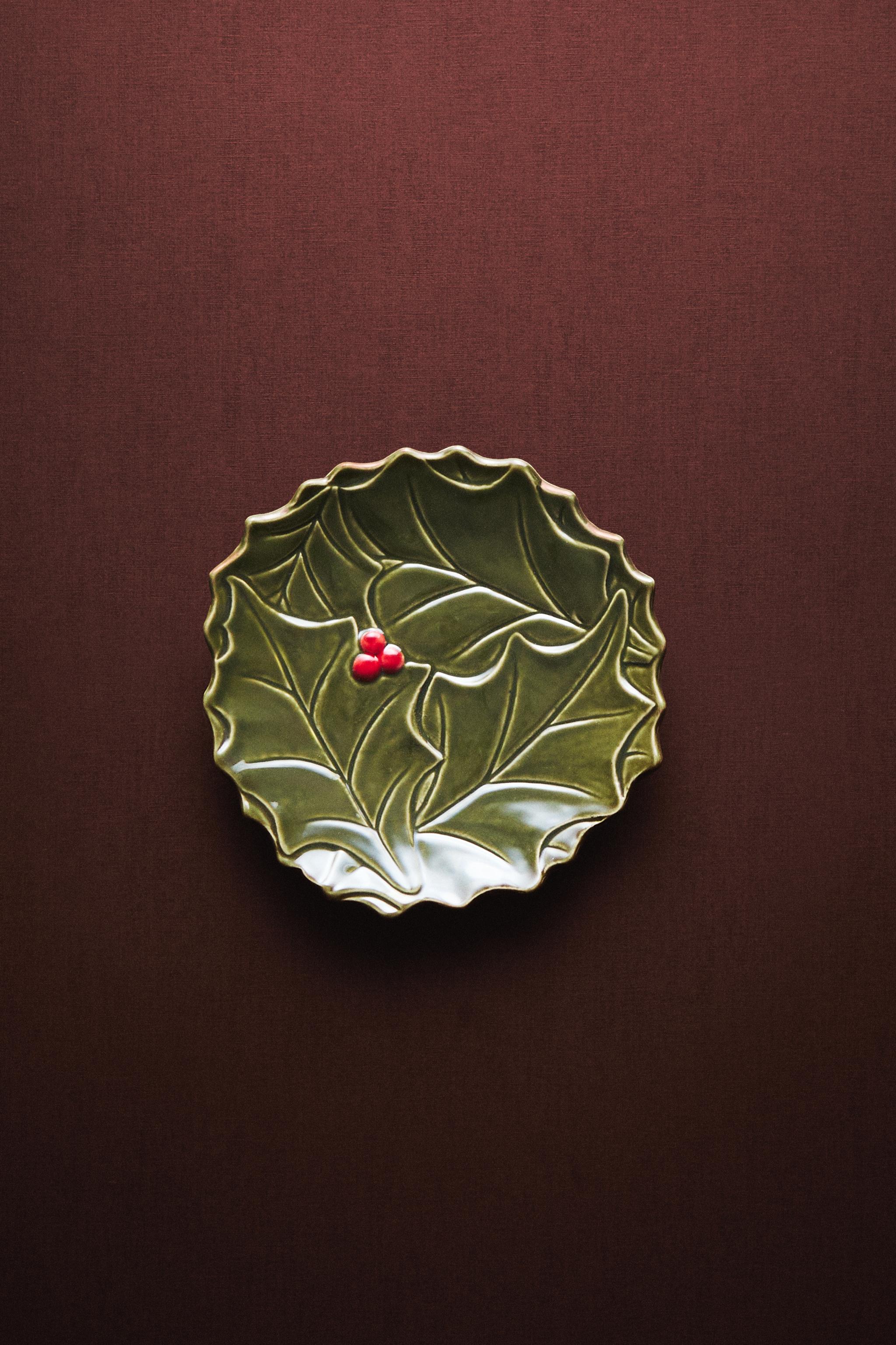 CHRISTMAS HOLLY PORCELAIN SIDE PLATE